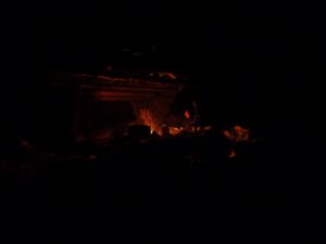 Feuer und Hütte