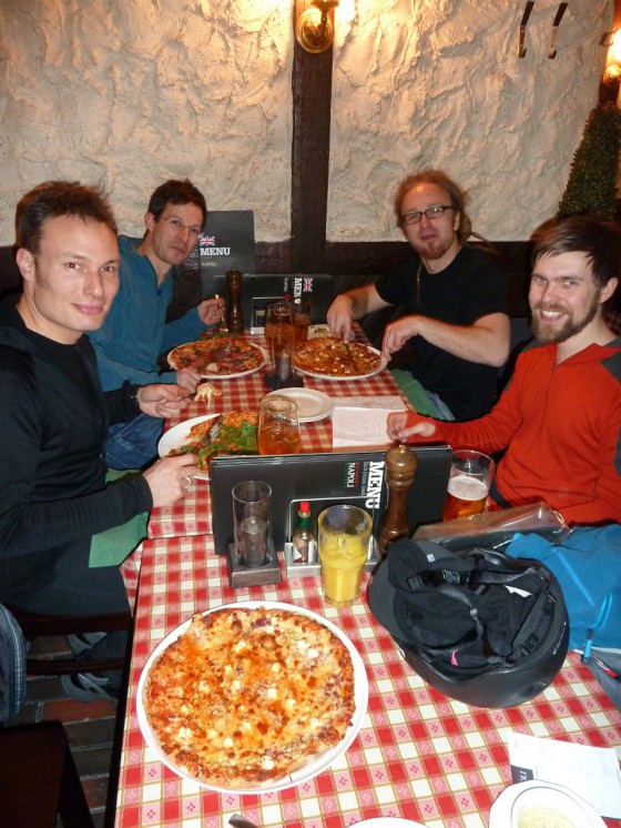 Pizza vor der Tour