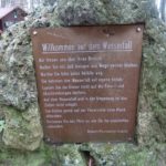 Hinweisschild am Wasserfall Bad Urach
