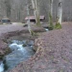 Der Platz und die Hütten