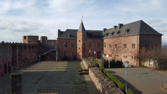 Burghof mit Restaurant