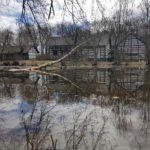 Haus Wildenrath spiegelt sich im Wasser